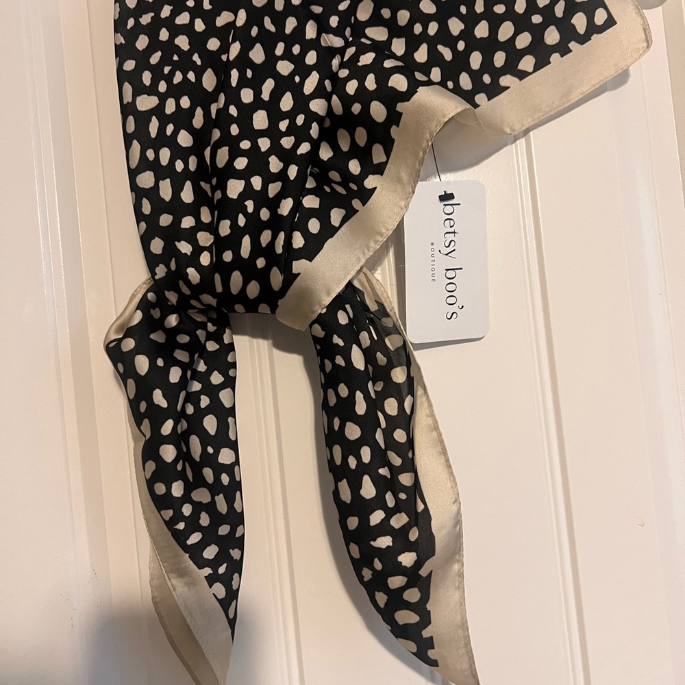 🍒Bandana Black and Cream Polka Dot Scarf